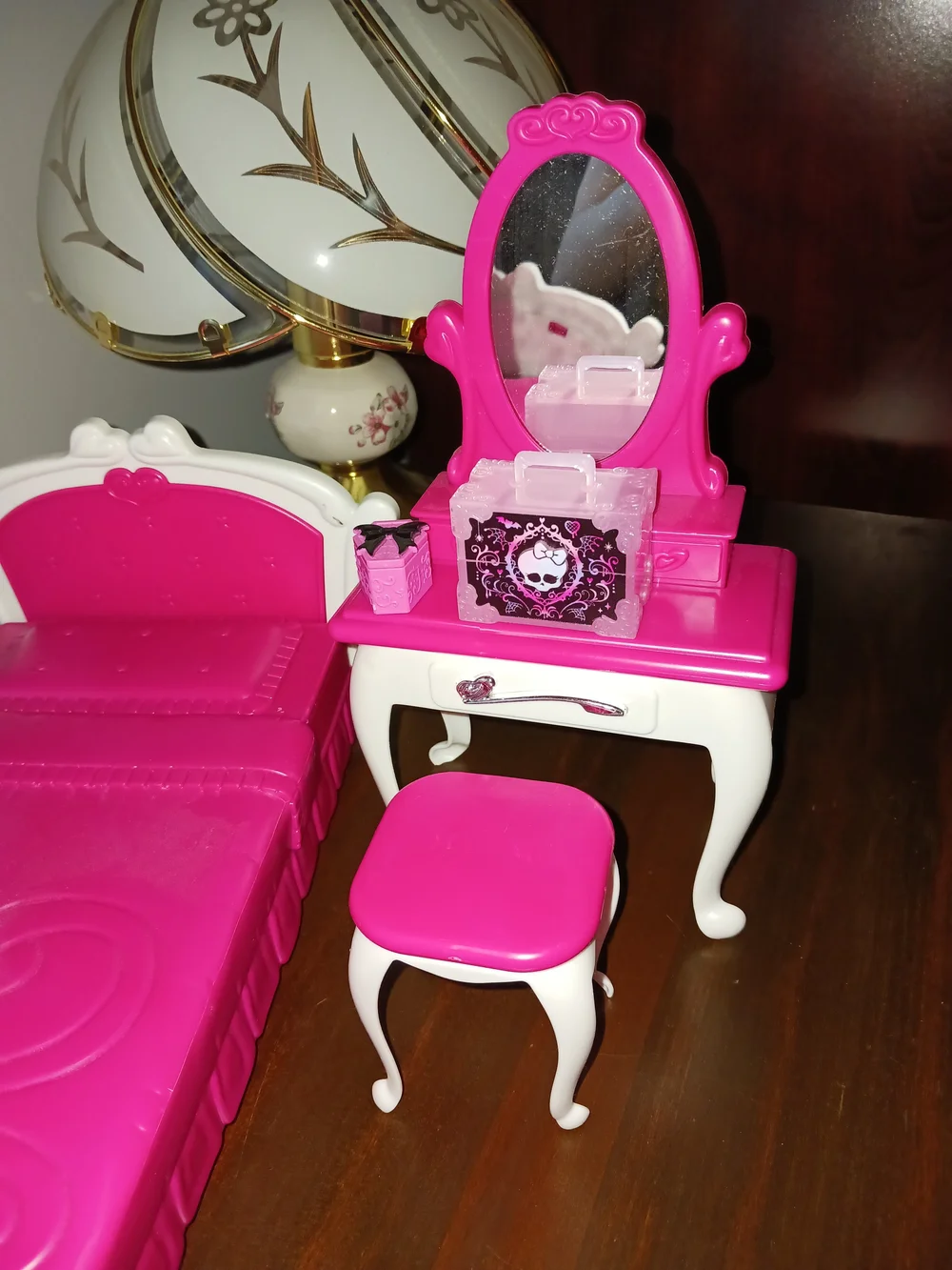 Draculaura Theme Monster High Doll Size Bedroom Playset With Vanity